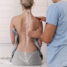 Skoliose Wirbelsäulenverkrümmung Anatomie, Haltungskorrektur. Chiropraktische Behandlung, Linderung von Rückenschmerzen.