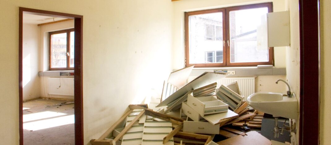 Chaos beseitigen: Wie du deine Wohnung effektiv auflöst!