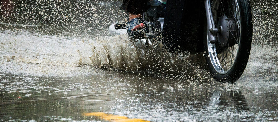 Motorradfahren bei schlechtem Wetter: So bleibst du sicher