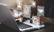 Jobsuche Portal digitale Bewerbung am Laptop