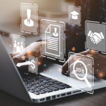 Jobsuche Portal digitale Bewerbung am Laptop