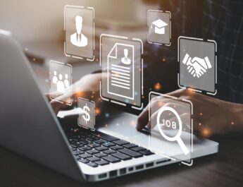 Jobsuche Portal digitale Bewerbung am Laptop